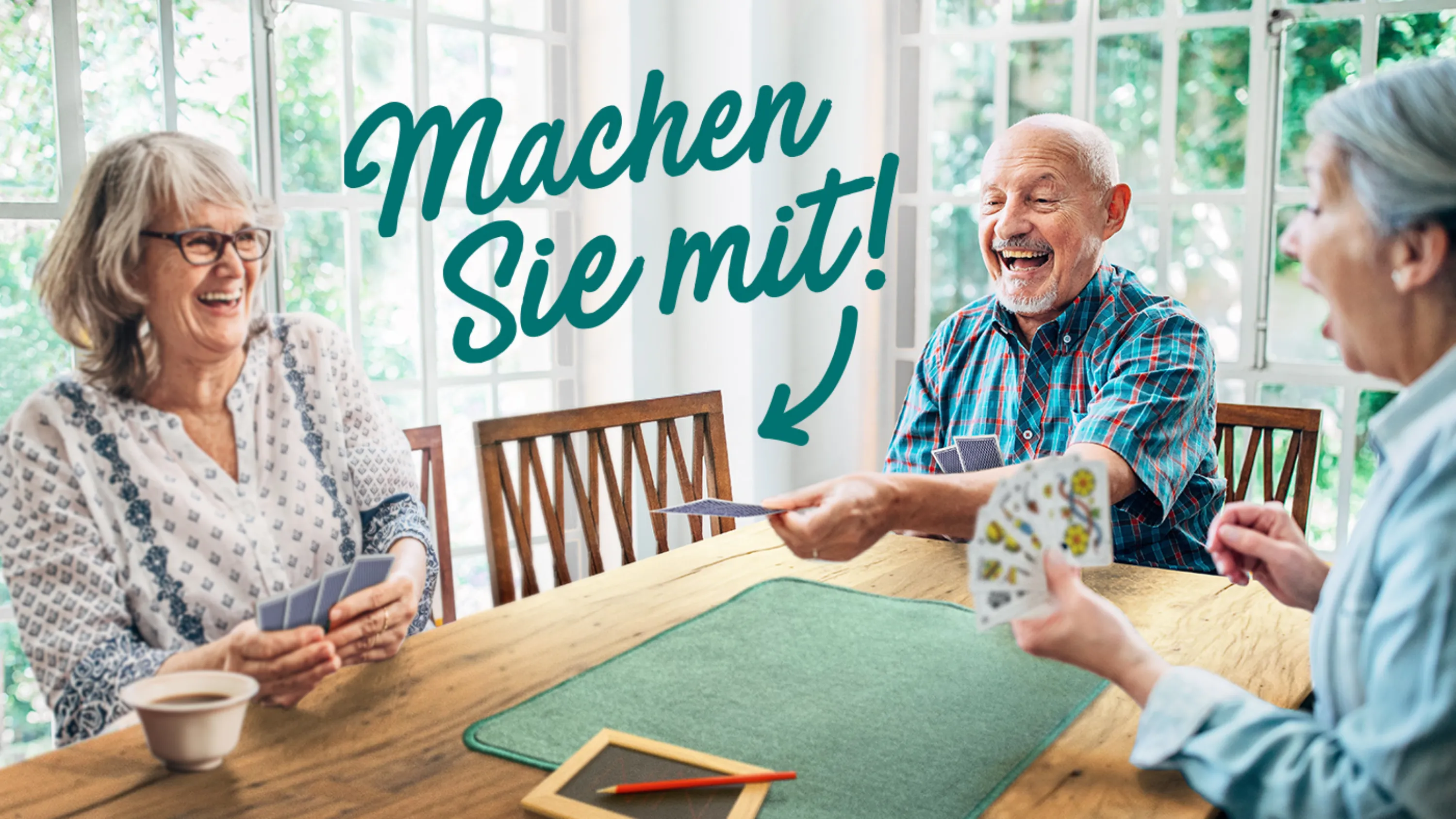 Gruppe von Senioren am Jassen